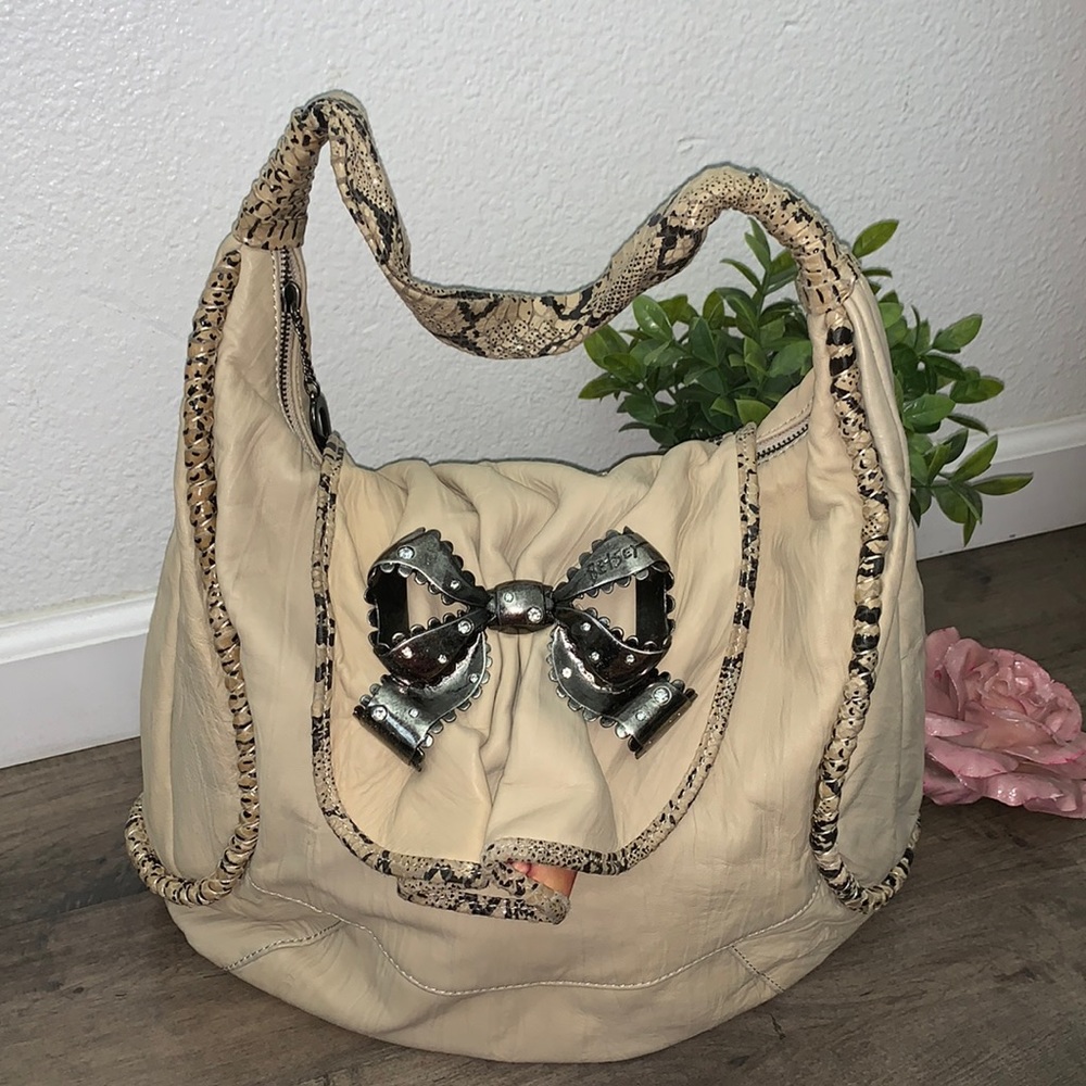 VINTAGE BETSEY JOHNSON IVORY LEATHER LARGE PURSE